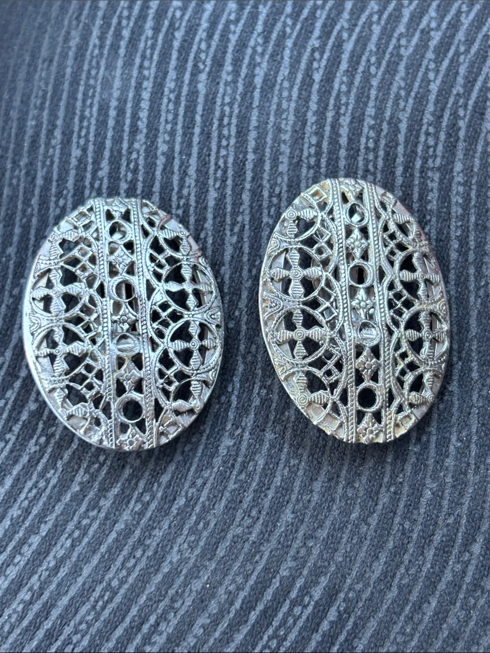 Vintage 1970s WHITING & DAVIS Large Silver-Tone Filigree Oval Stud Earrings